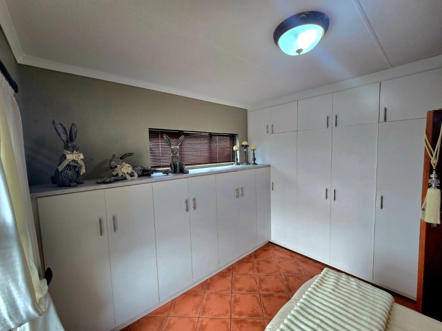 4 Bedroom Property for Sale in Paradise Beach Eastern Cape